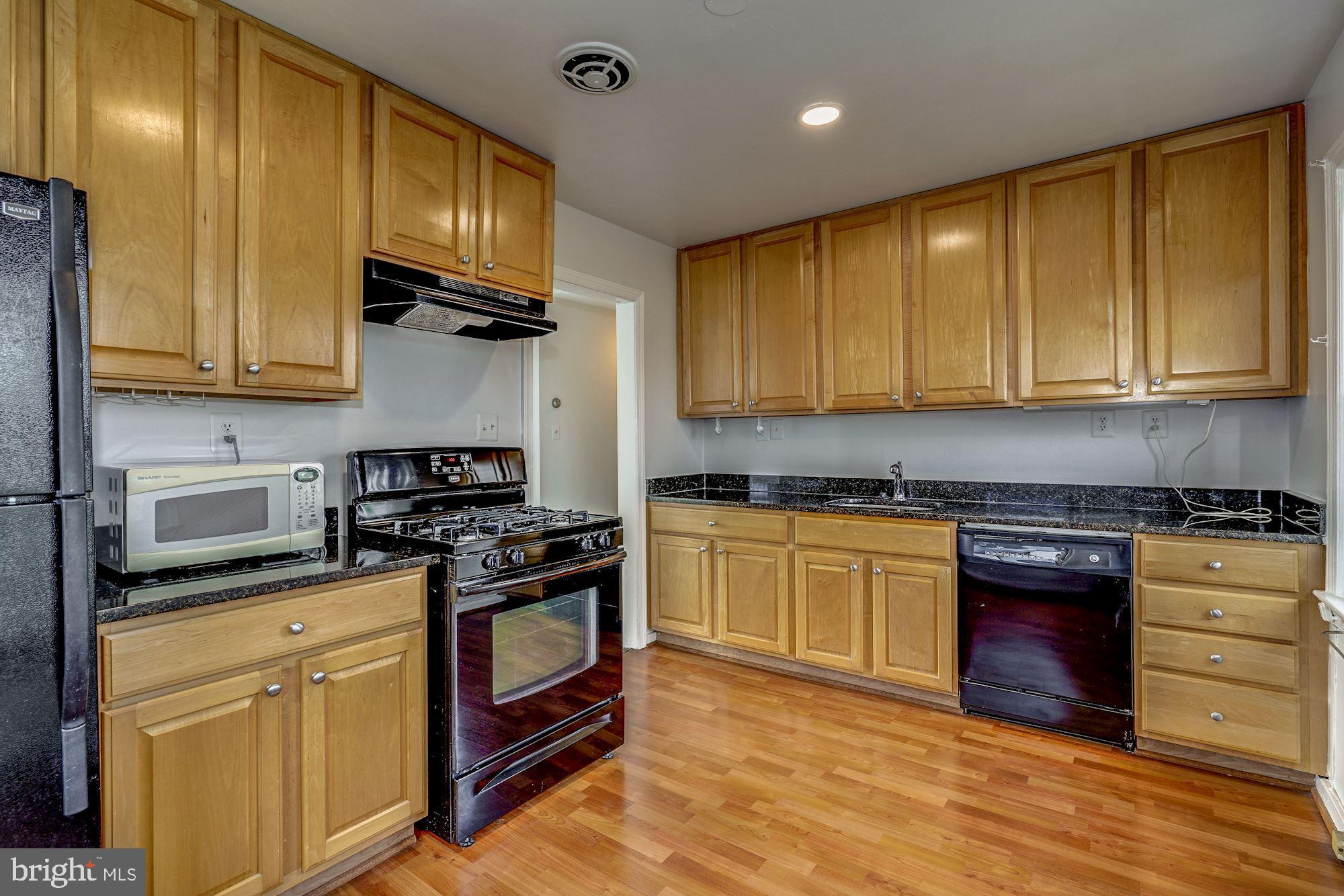 Real estate listing preview #8