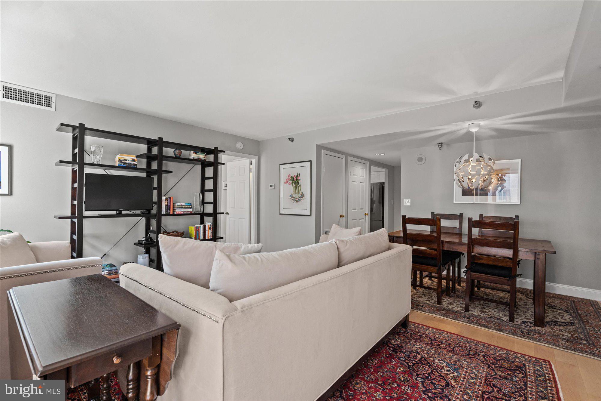 Real estate listing preview #8