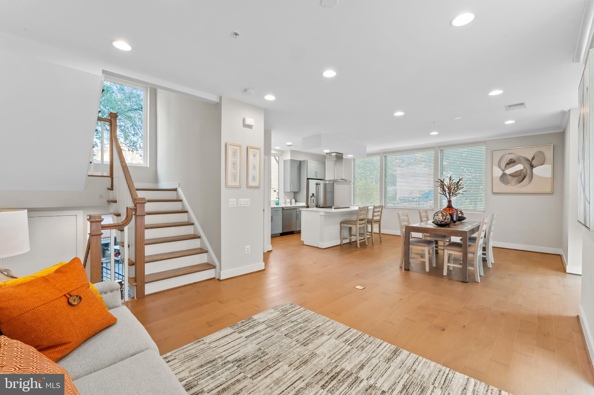 Real estate listing preview #6