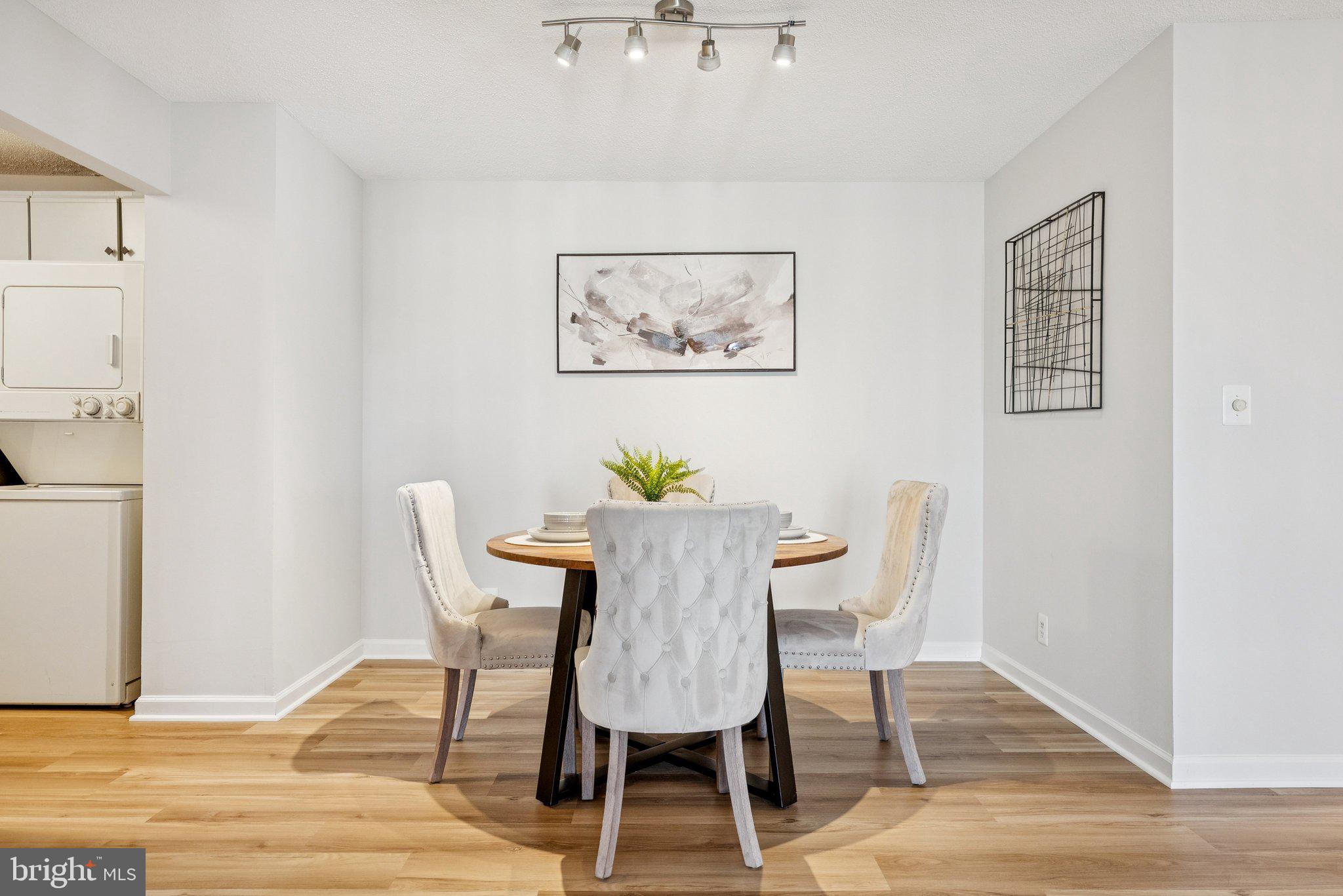 Real estate listing preview #8