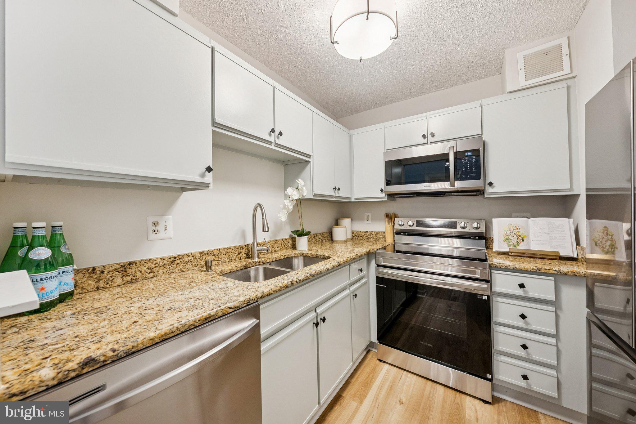 Real estate listing preview #12