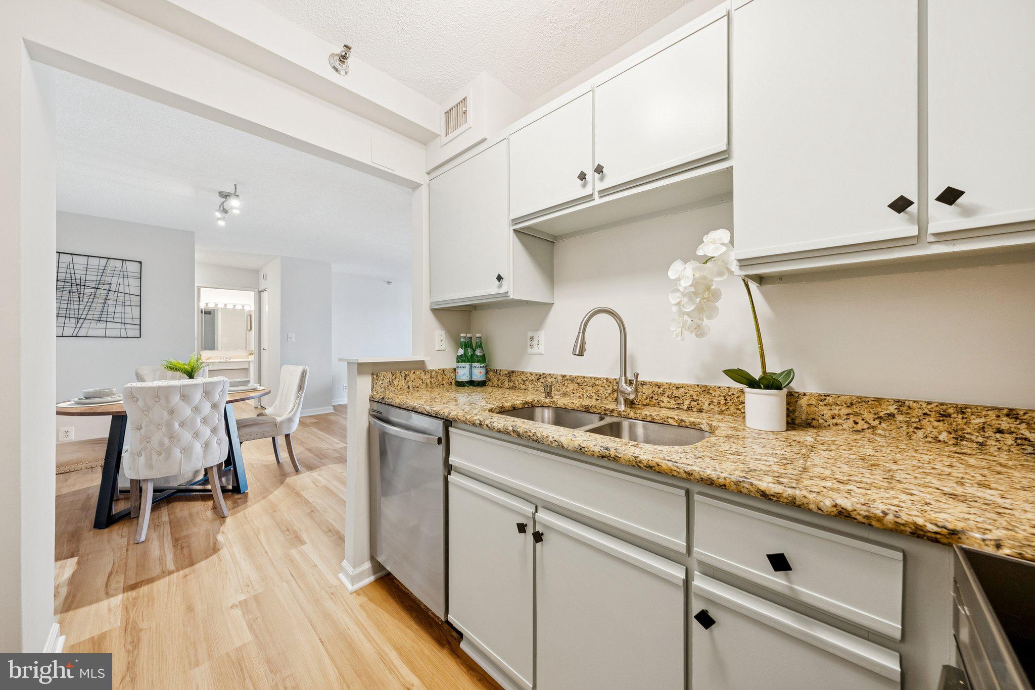 Real estate listing preview #14