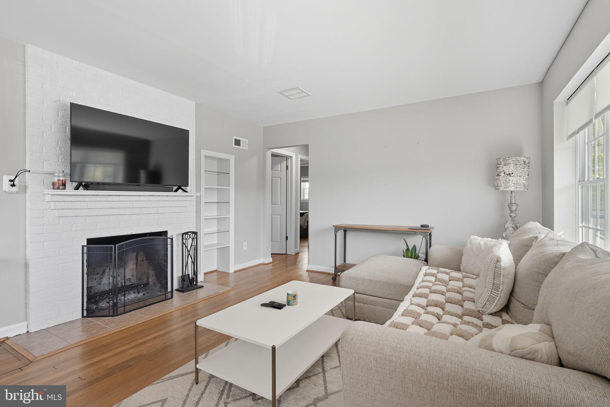 Real estate listing preview #3