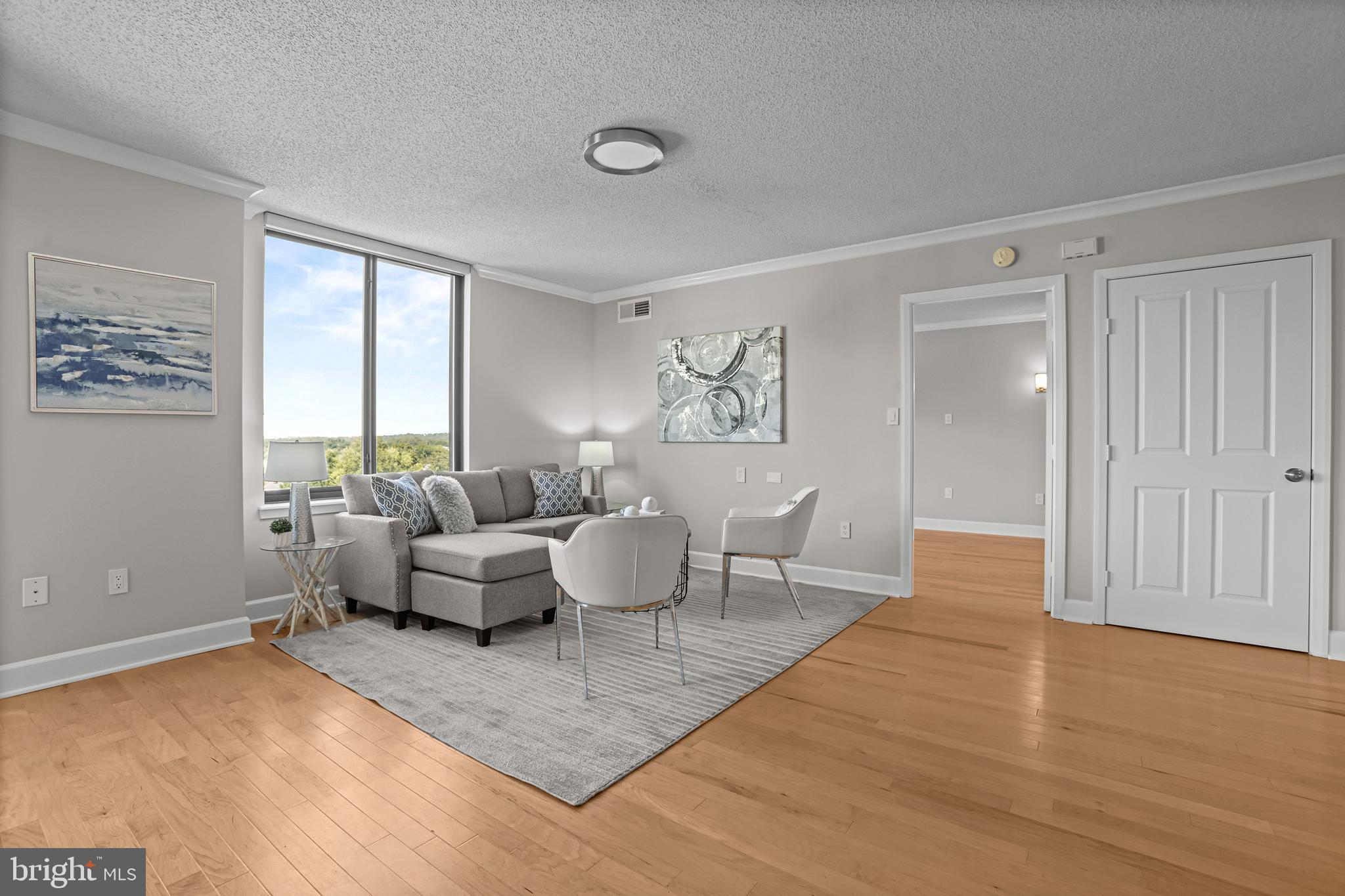 Real estate listing preview #8