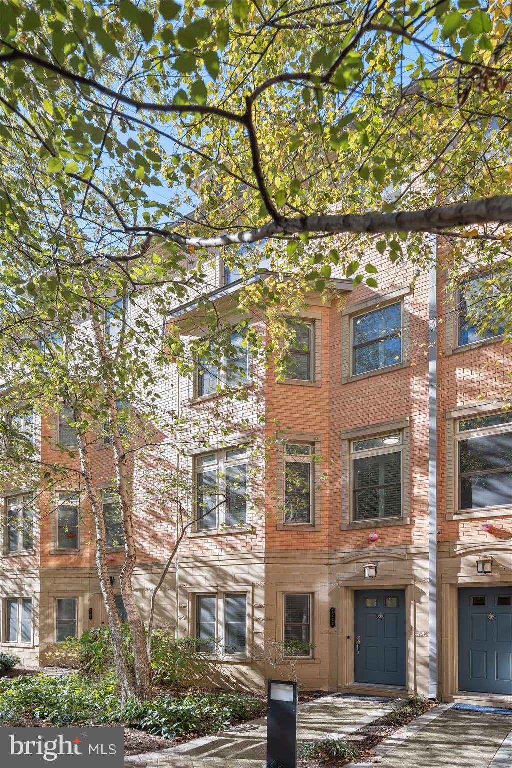 Real estate listing preview #2