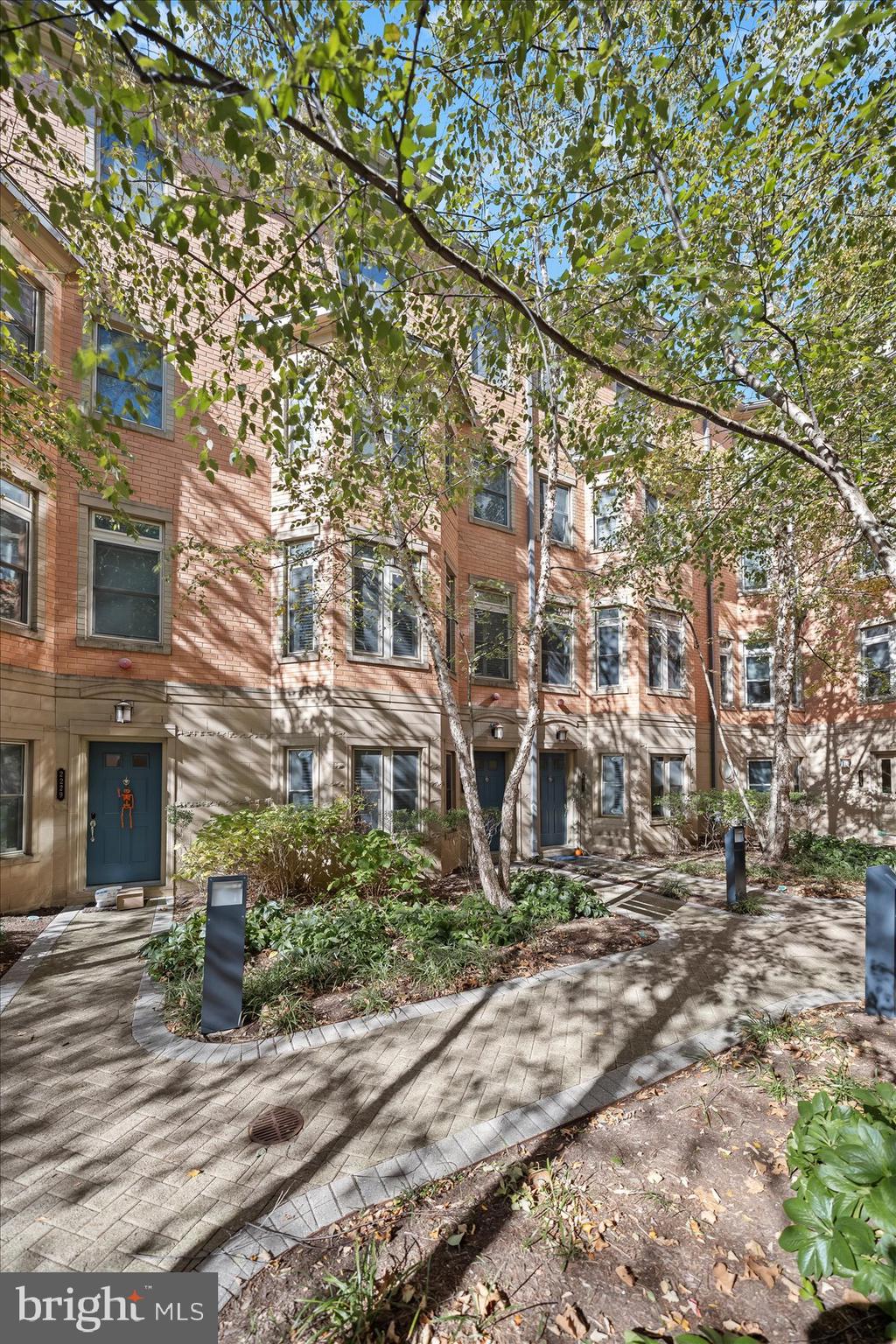 Real estate listing preview #3