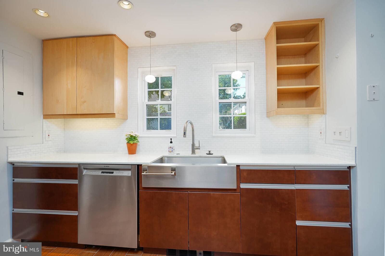 Real estate listing preview #14