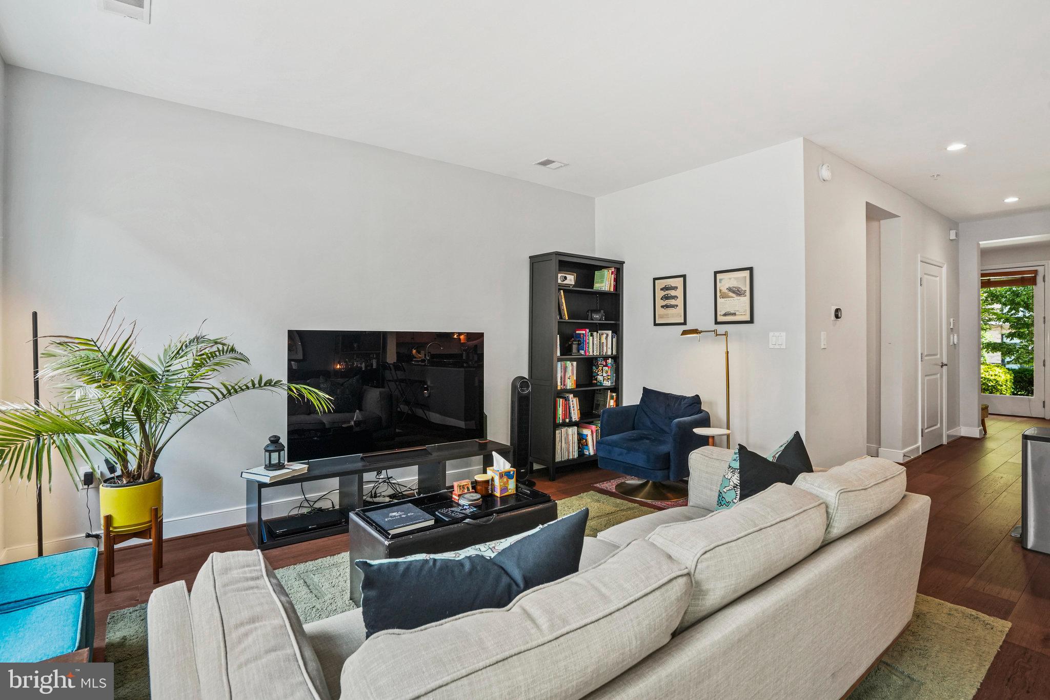 Real estate listing preview #12