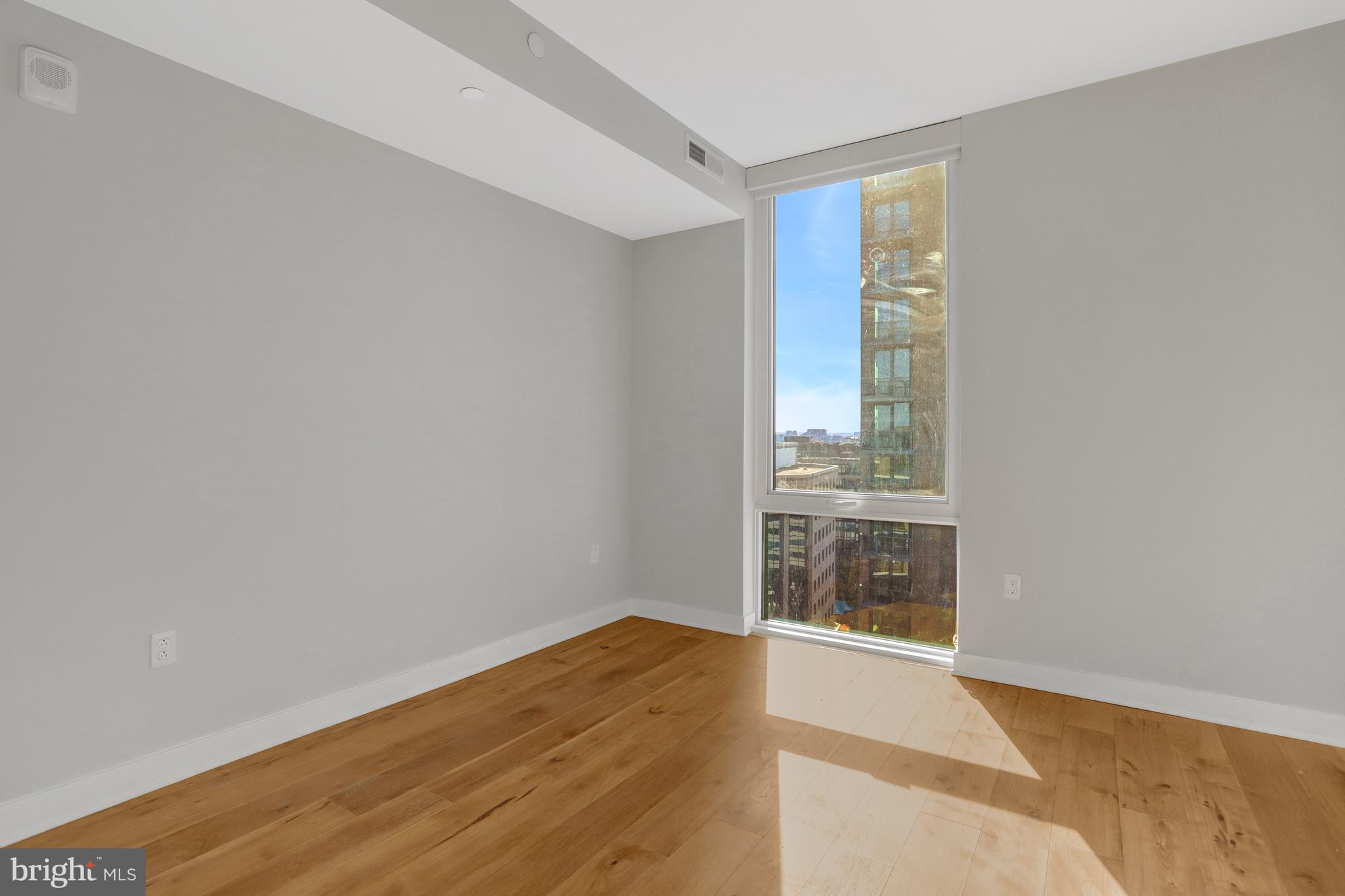 Real estate listing preview #32