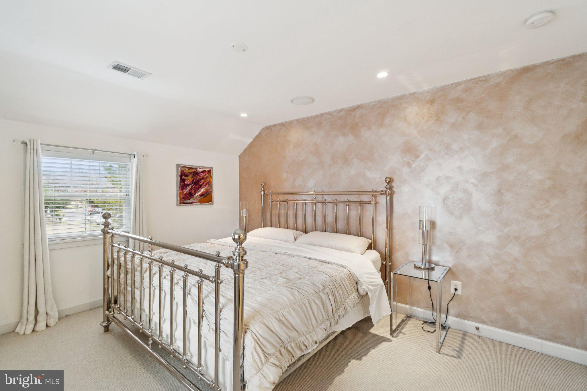 Real estate listing preview #16