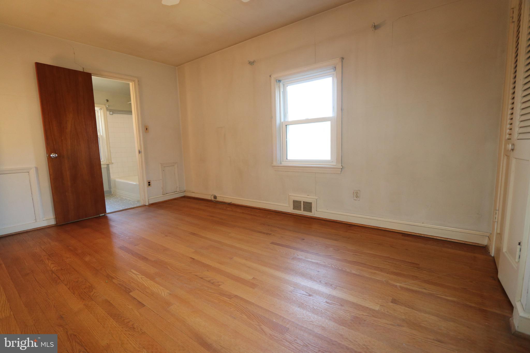 Real estate listing preview #10