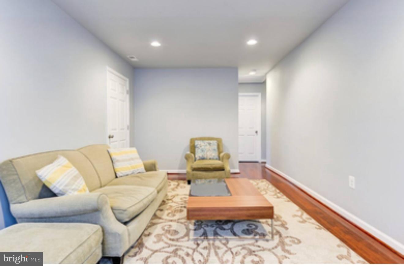 Real estate listing preview #2