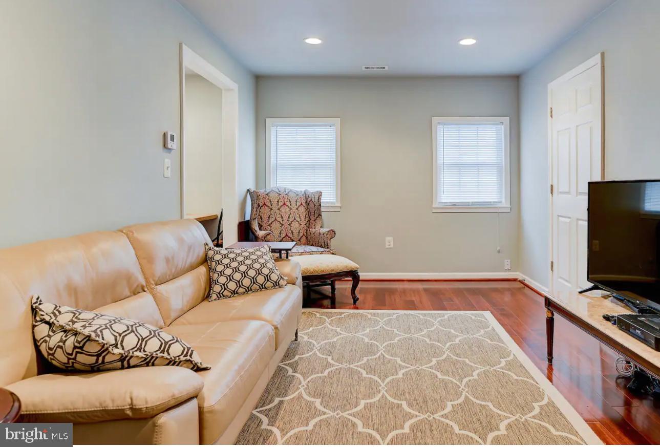 Real estate listing preview #7