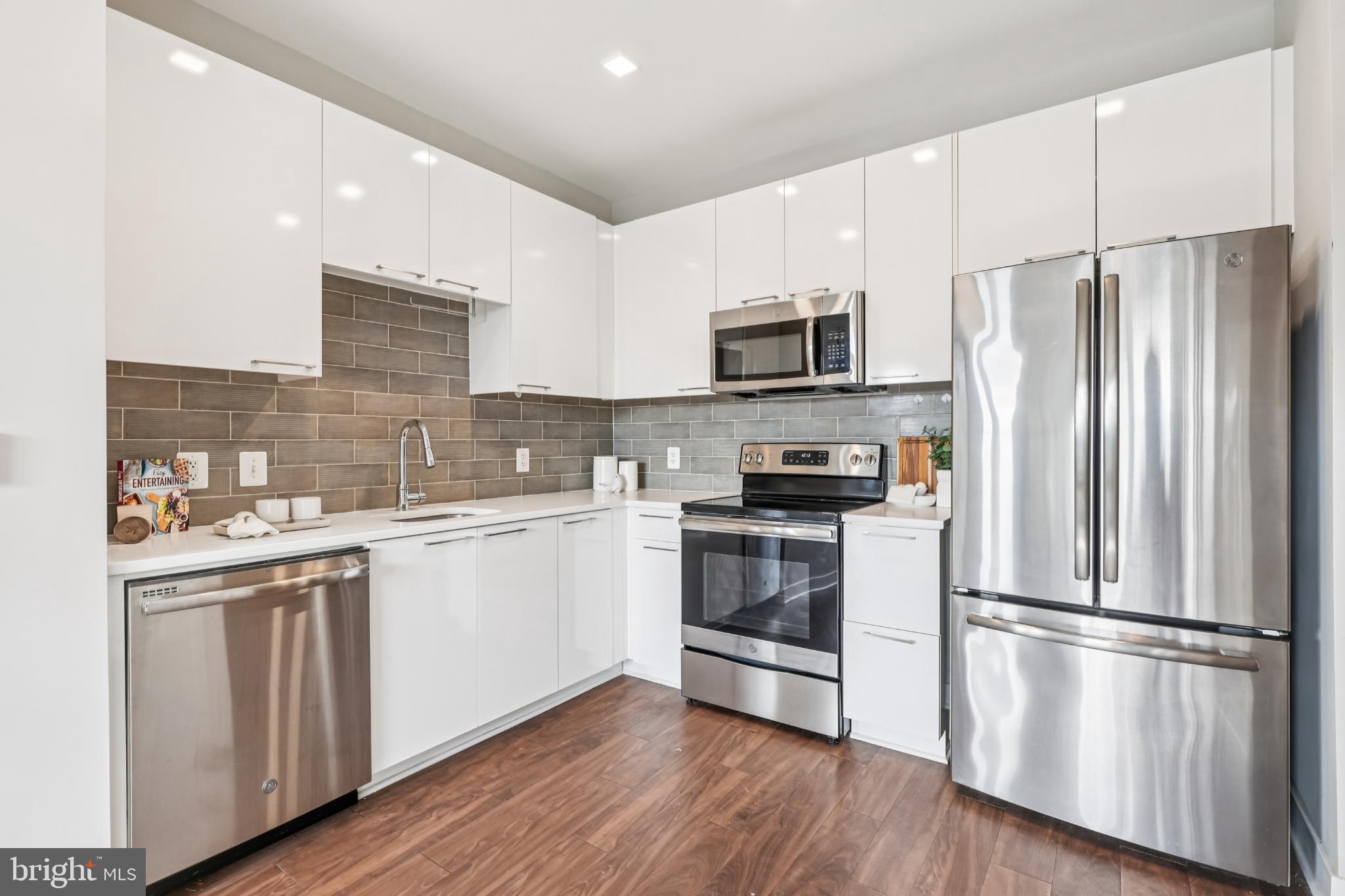 Real estate listing preview #12