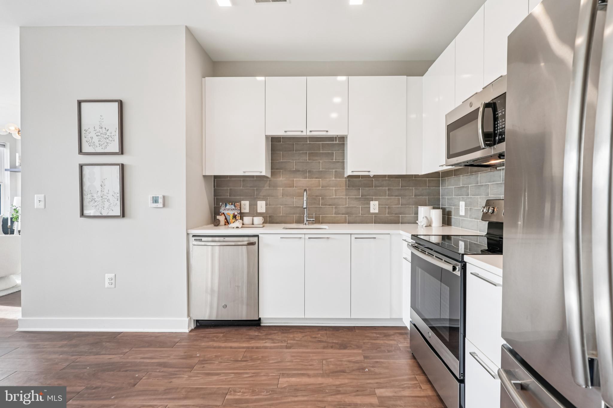 Real estate listing preview #11