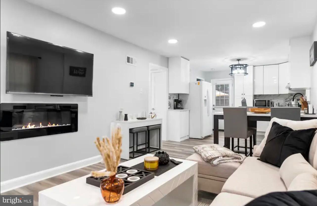 Real estate listing preview #4