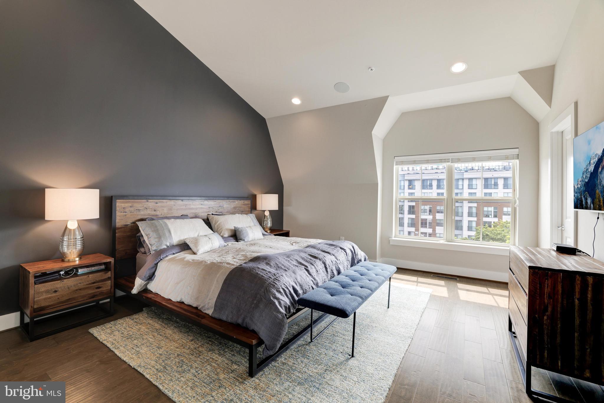 Real estate listing preview #16