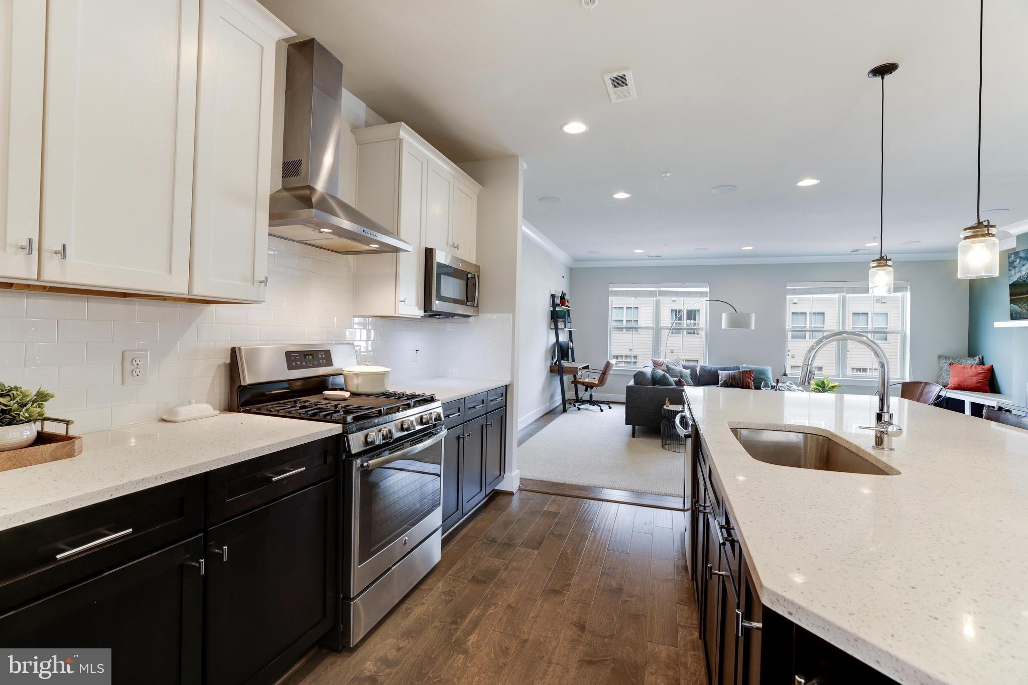 Real estate listing preview #12