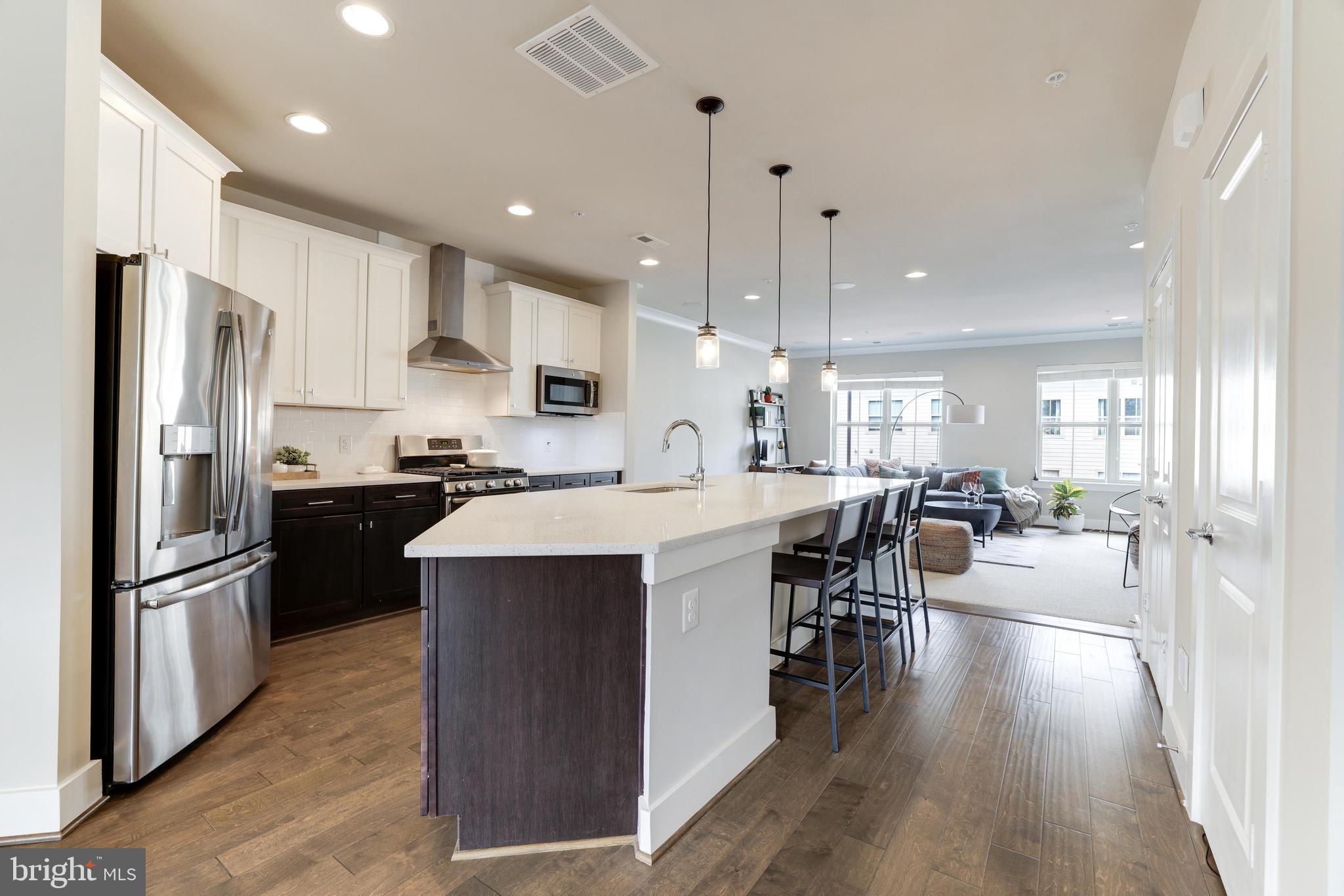 Real estate listing preview #14