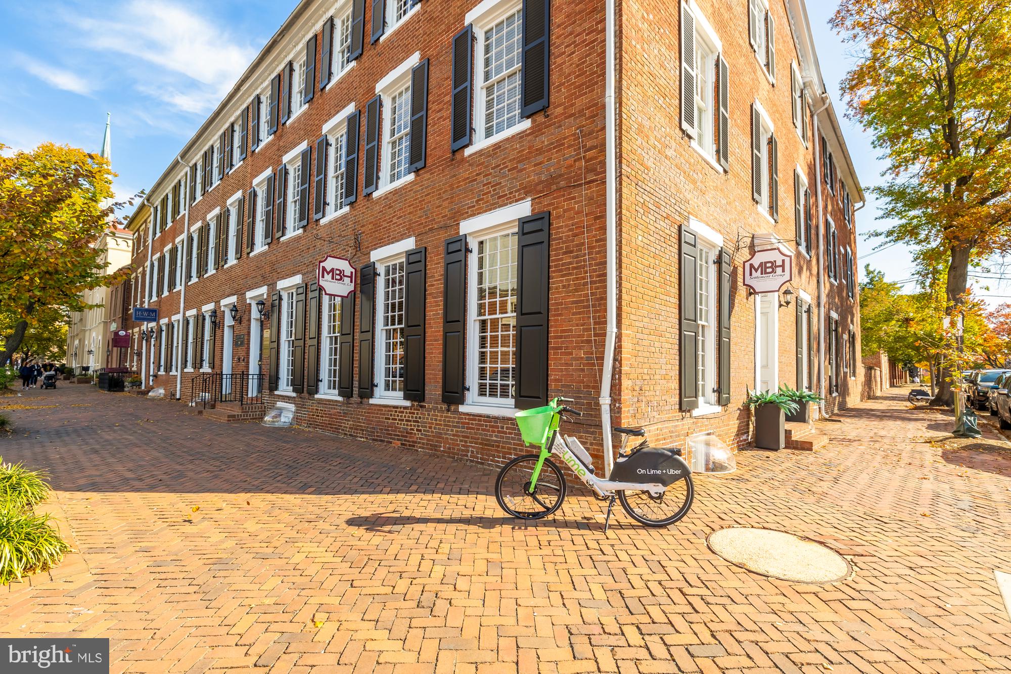 Real estate listing preview #6