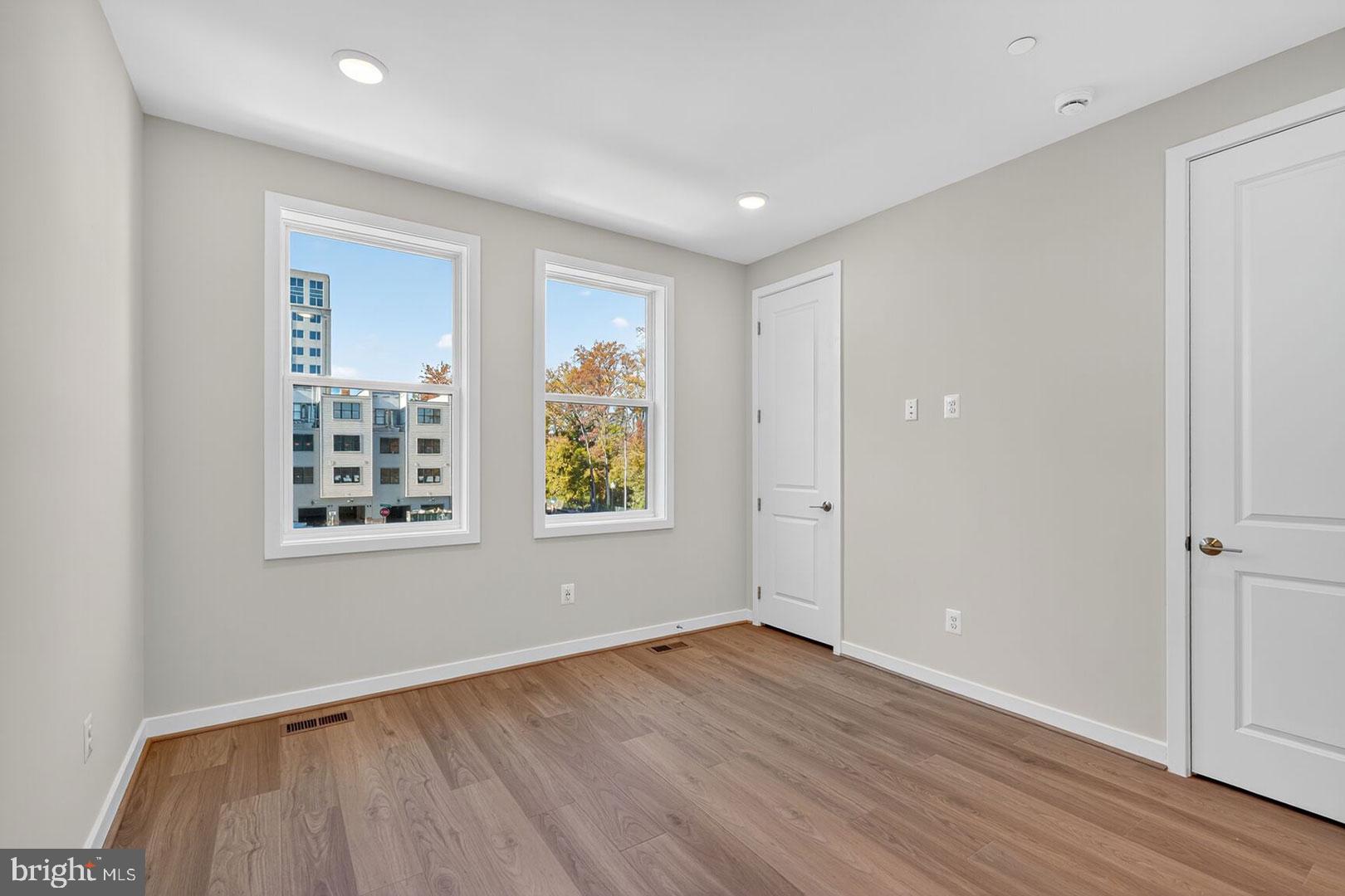 Real estate listing preview #10