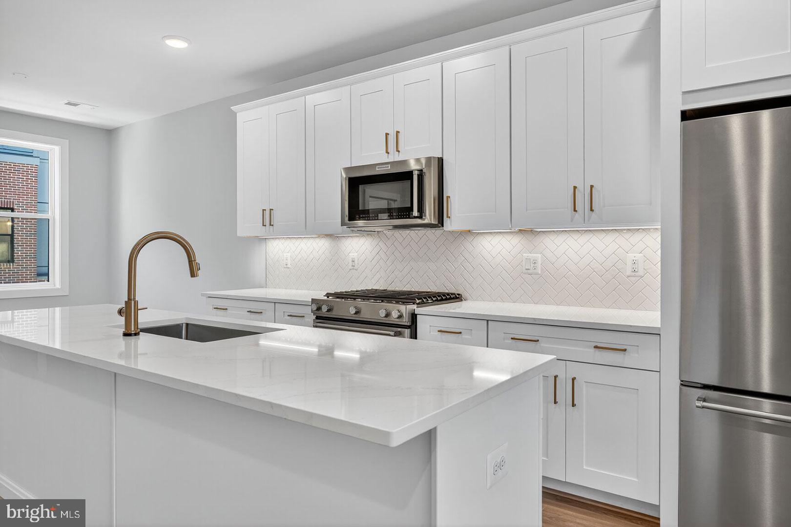 Real estate listing preview #2