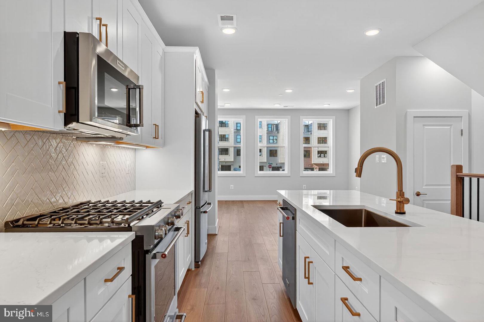 Real estate listing preview #4