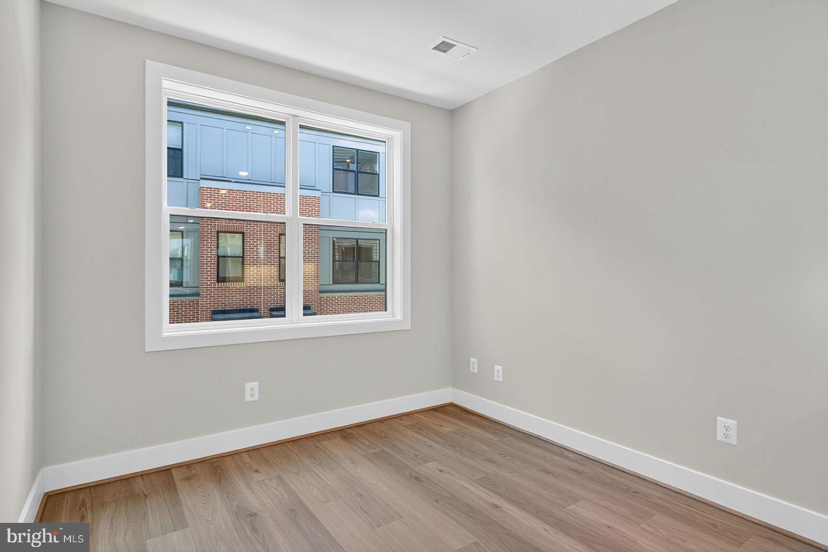 Real estate listing preview #6