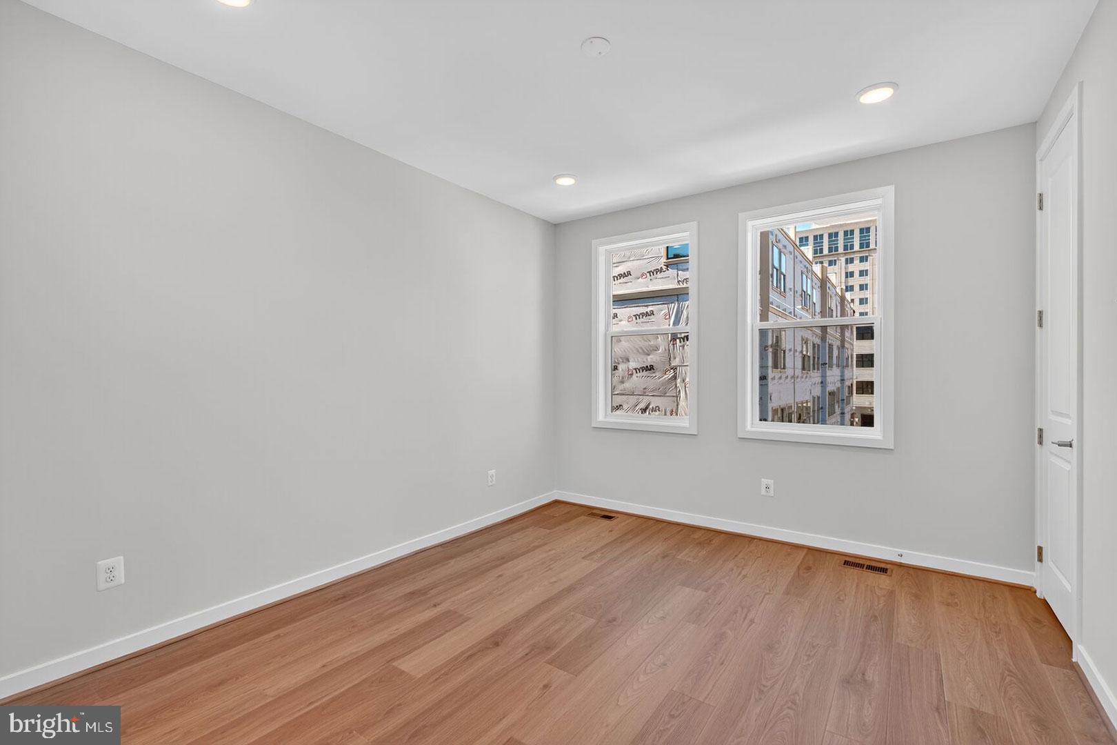 Real estate listing preview #12