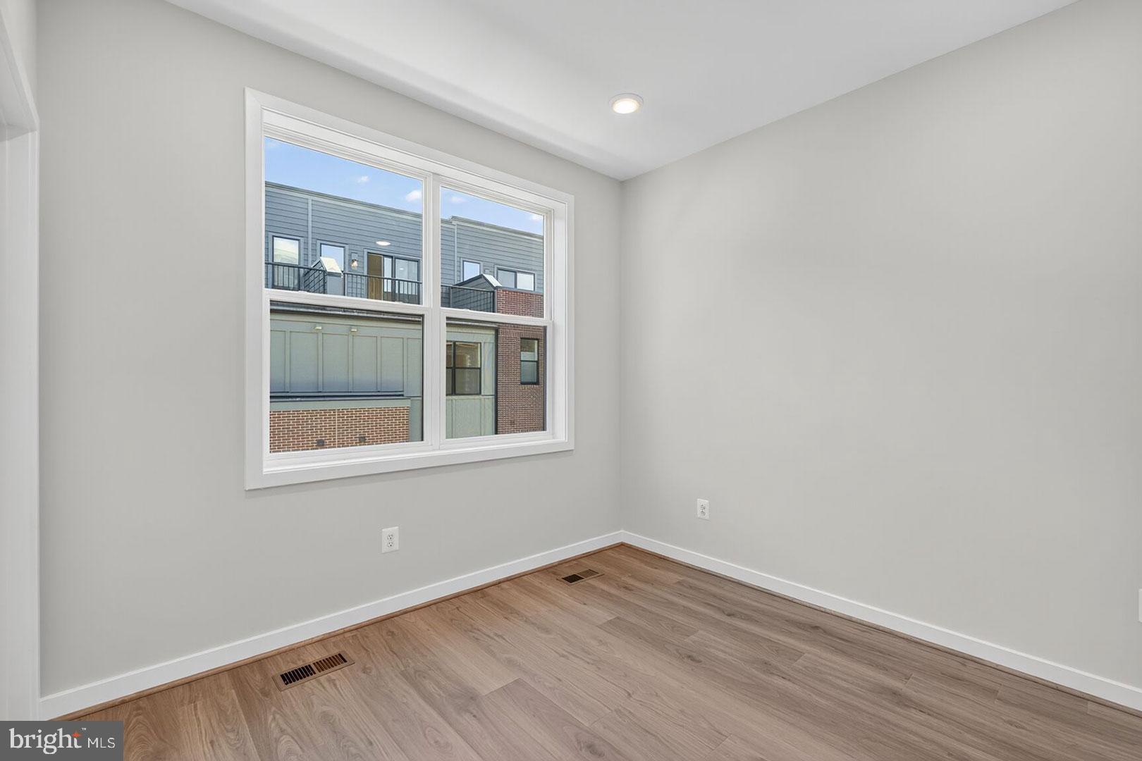 Real estate listing preview #13