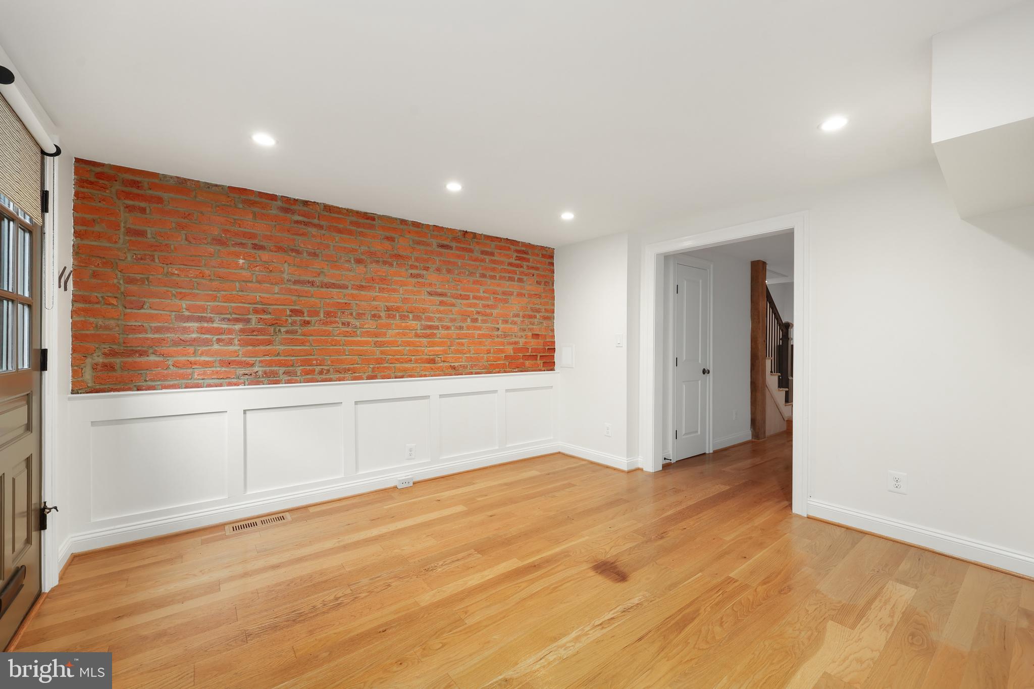 Real estate listing preview #16