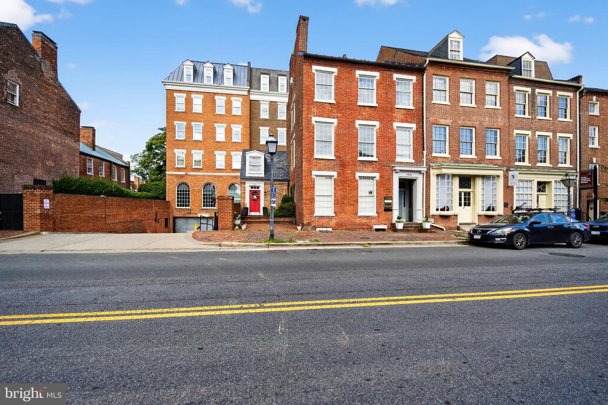 Real estate listing preview #1