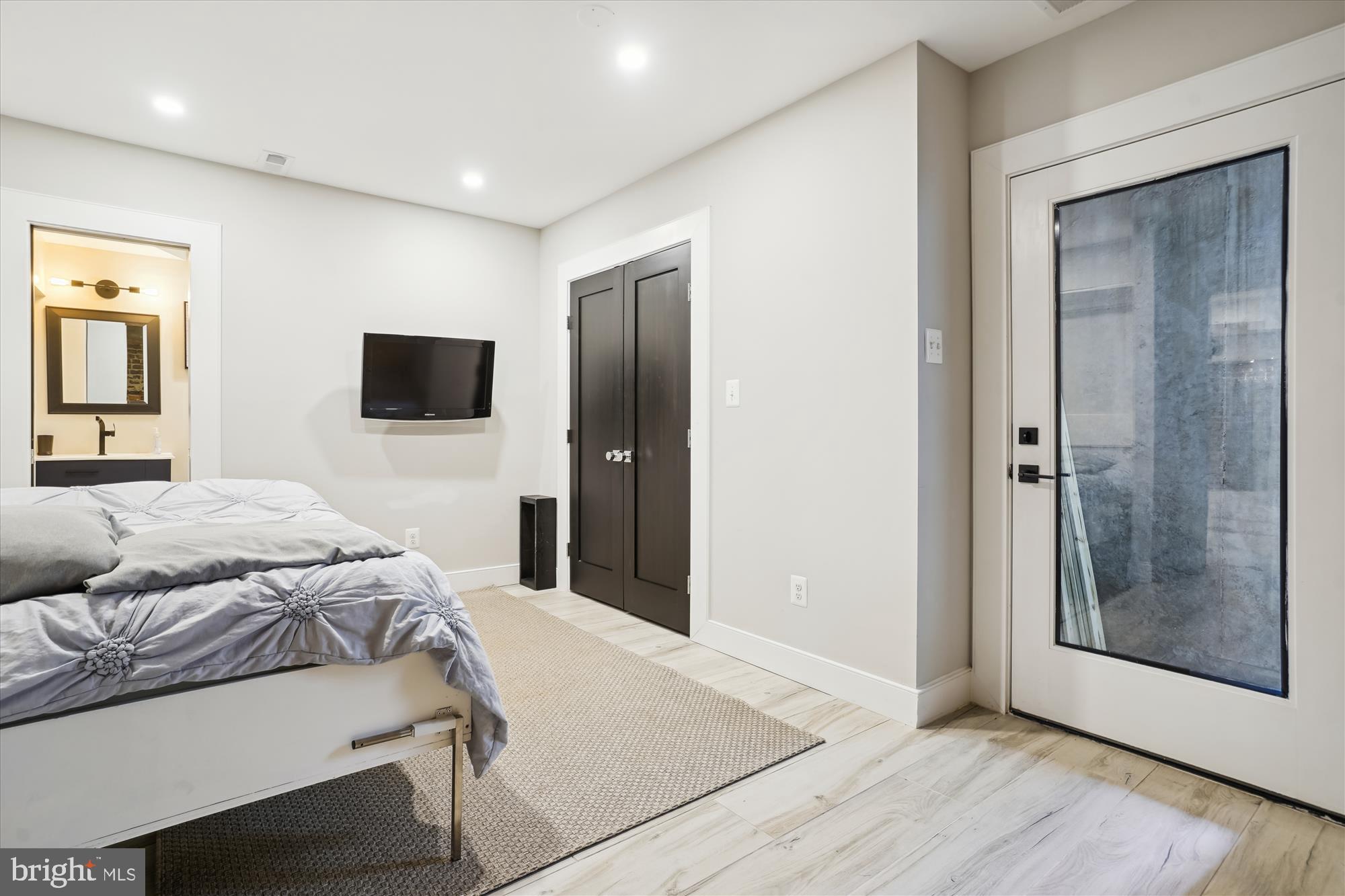 Real estate listing preview #32