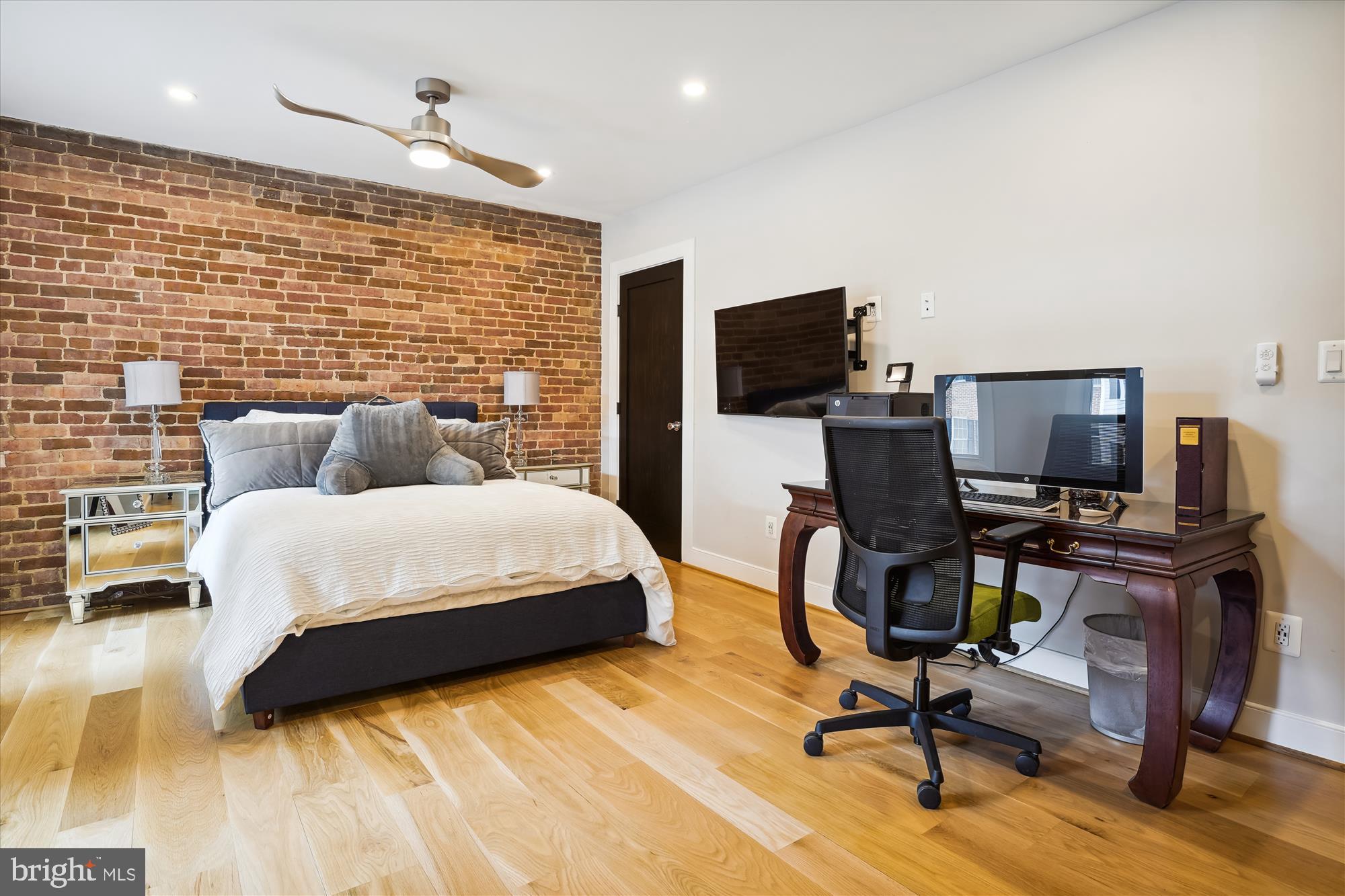 Real estate listing preview #24