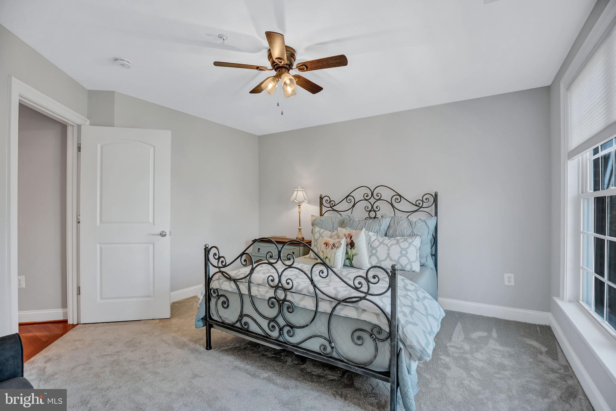 Real estate listing preview #32