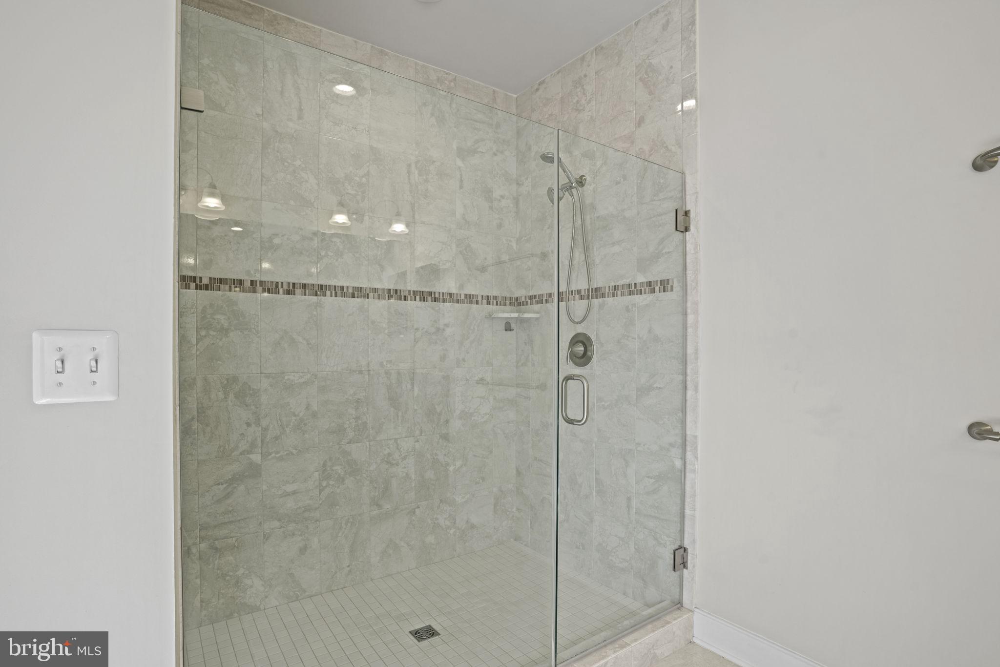 Real estate listing preview #24