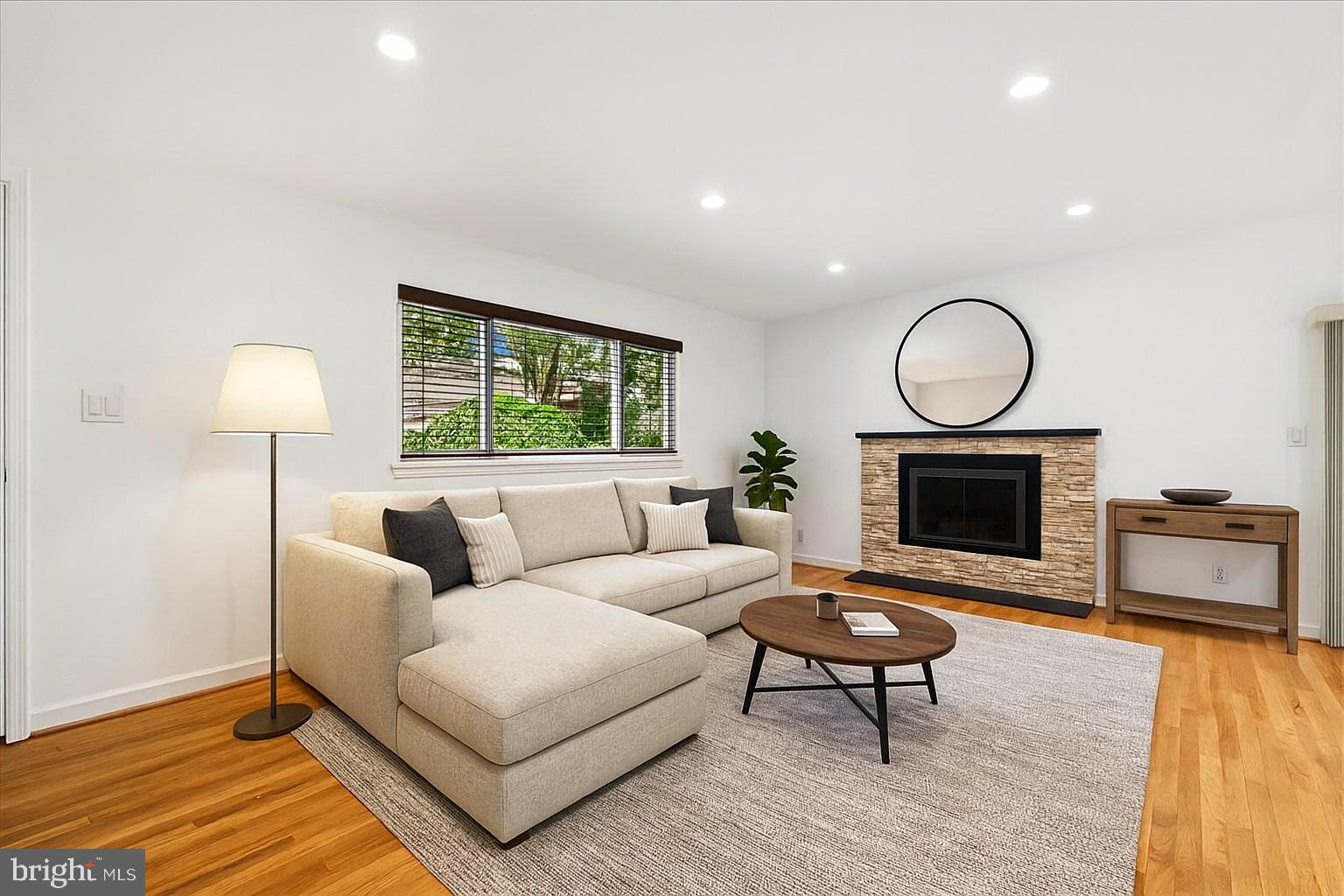 Real estate listing preview #2