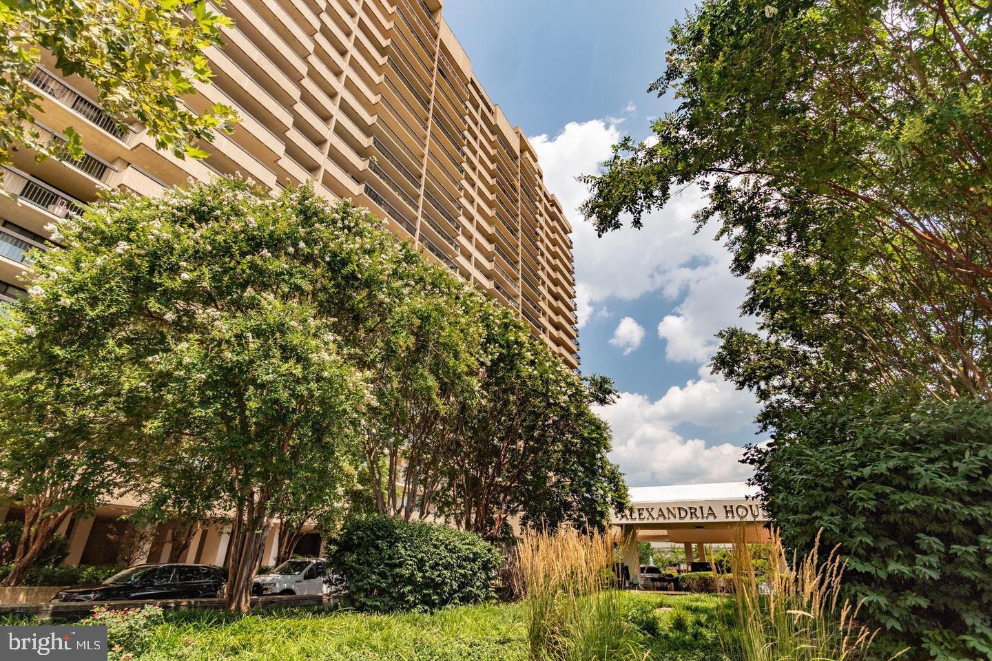 Real estate listing preview #2