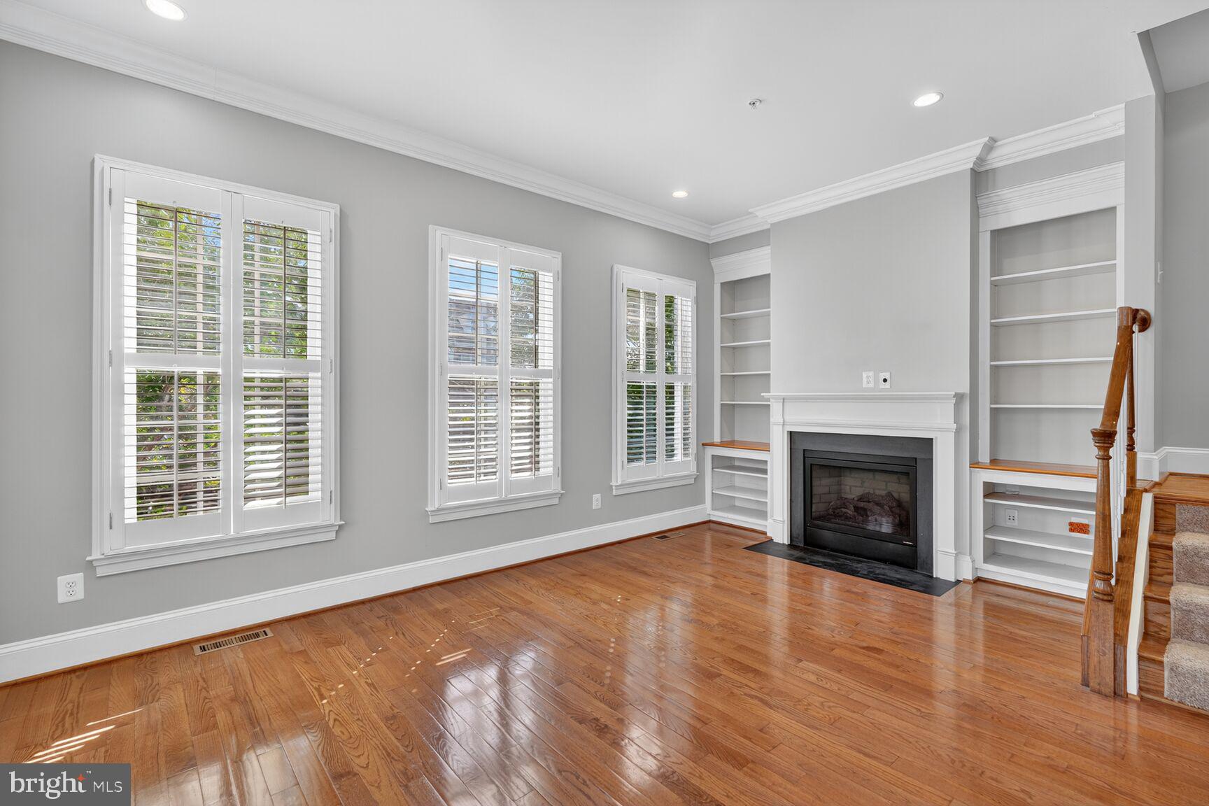 Real estate listing preview #8