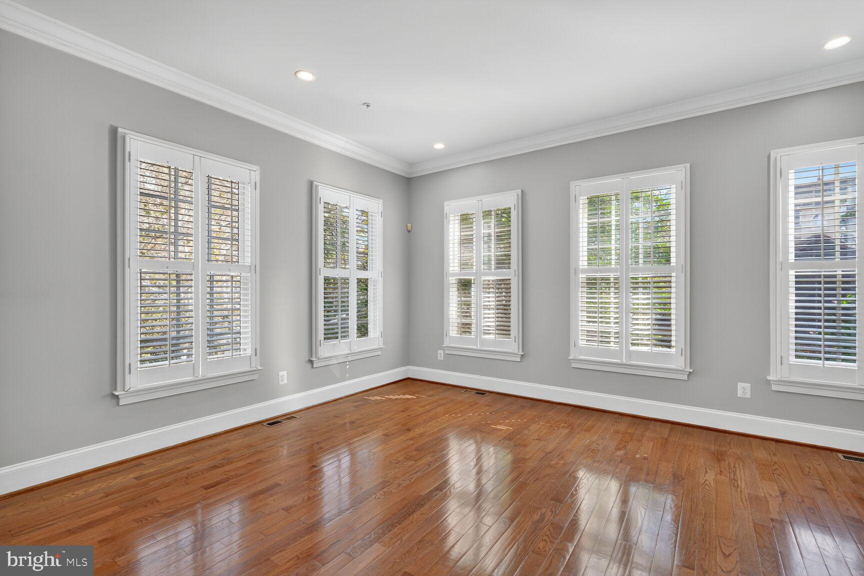 Real estate listing preview #9