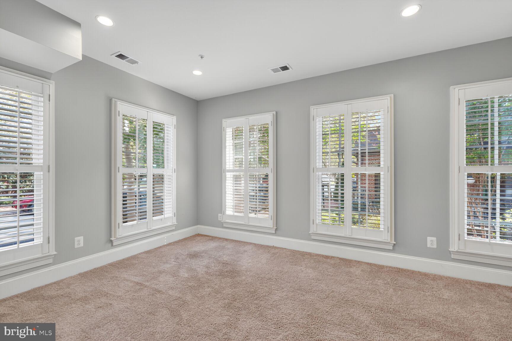 Real estate listing preview #4