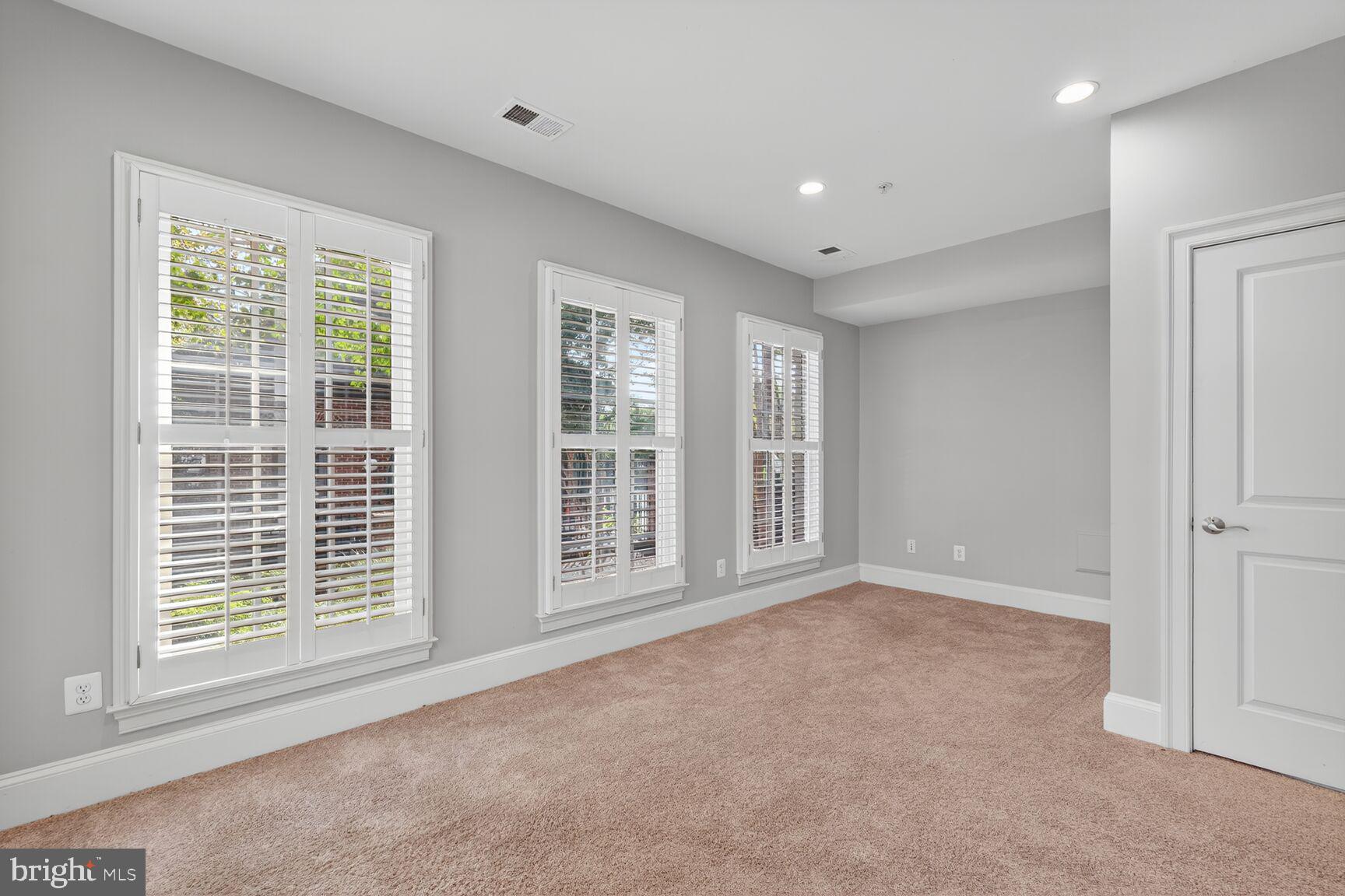 Real estate listing preview #5