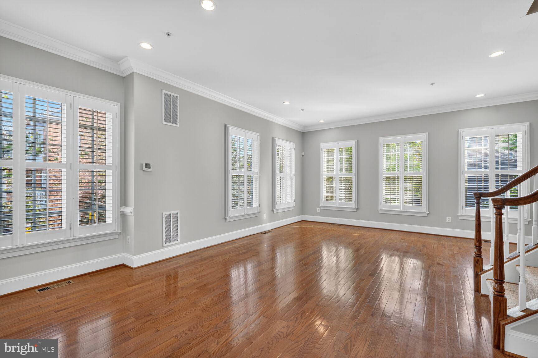 Real estate listing preview #6