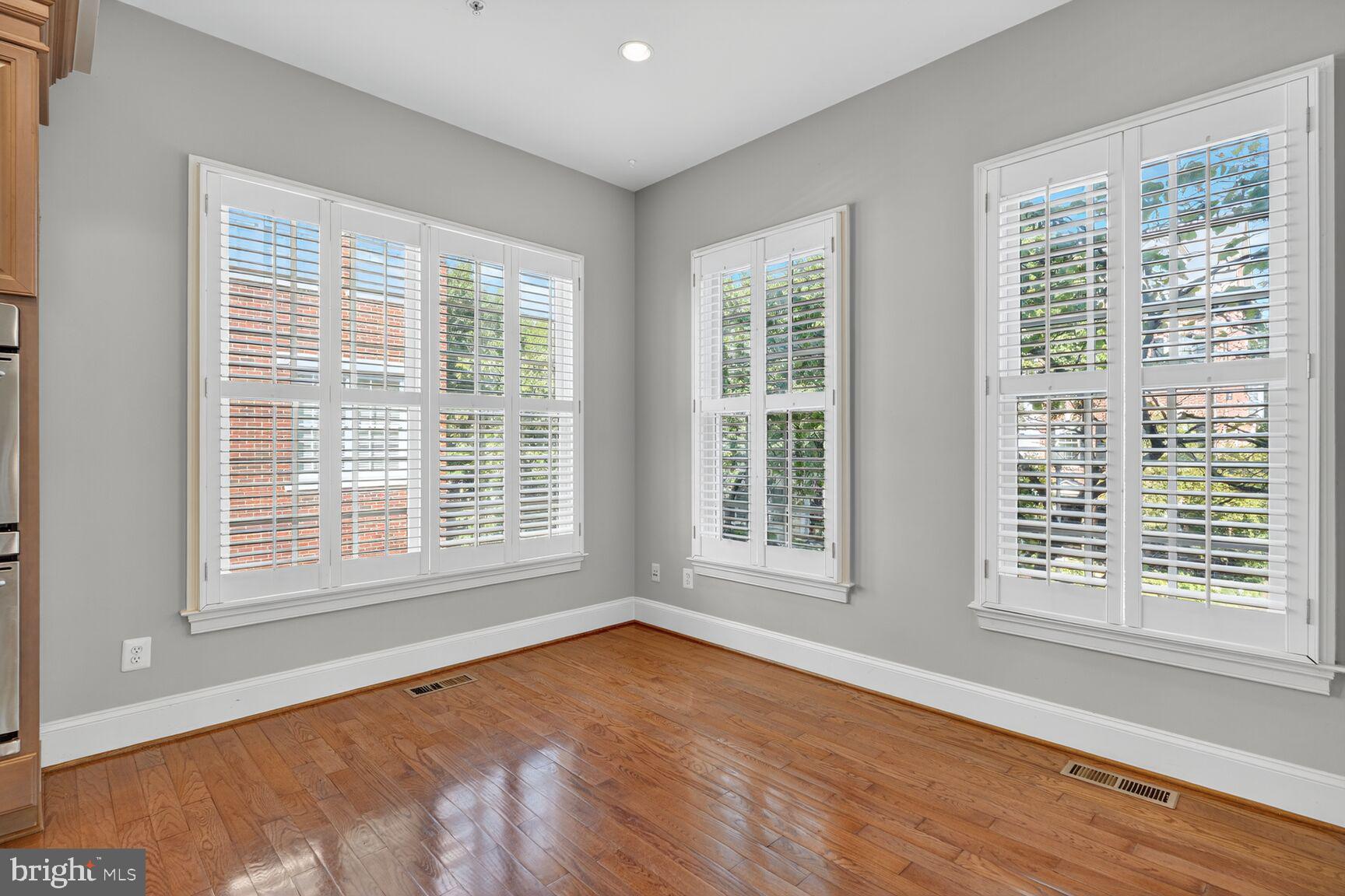 Real estate listing preview #16