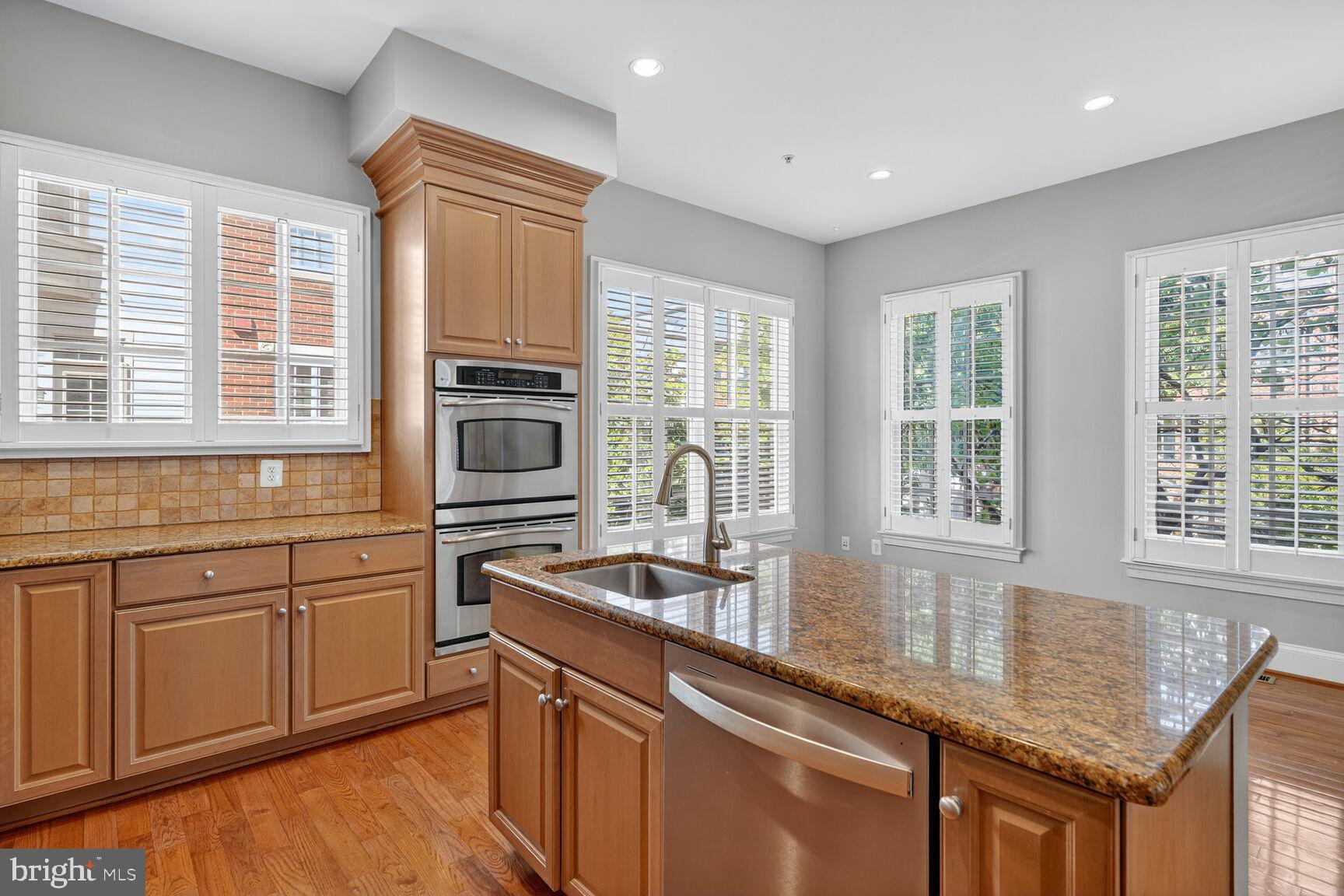 Real estate listing preview #14