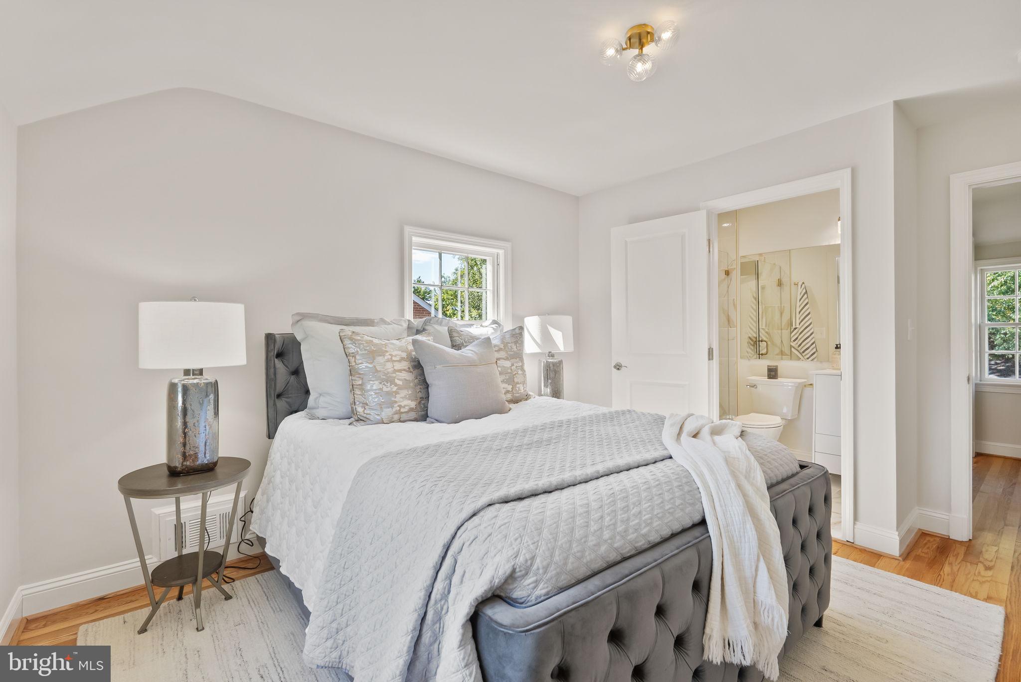 Real estate listing preview #14