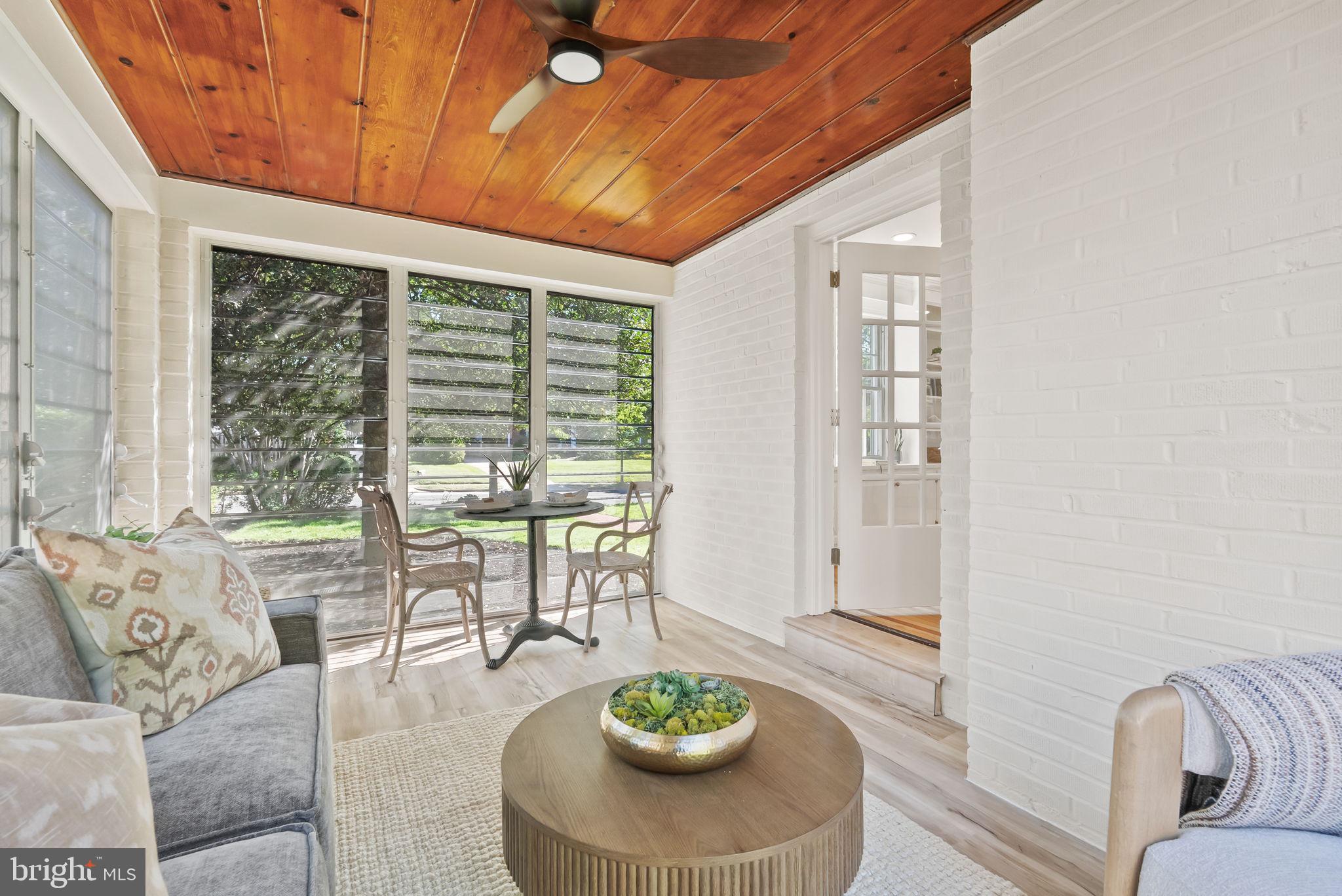 Real estate listing preview #12