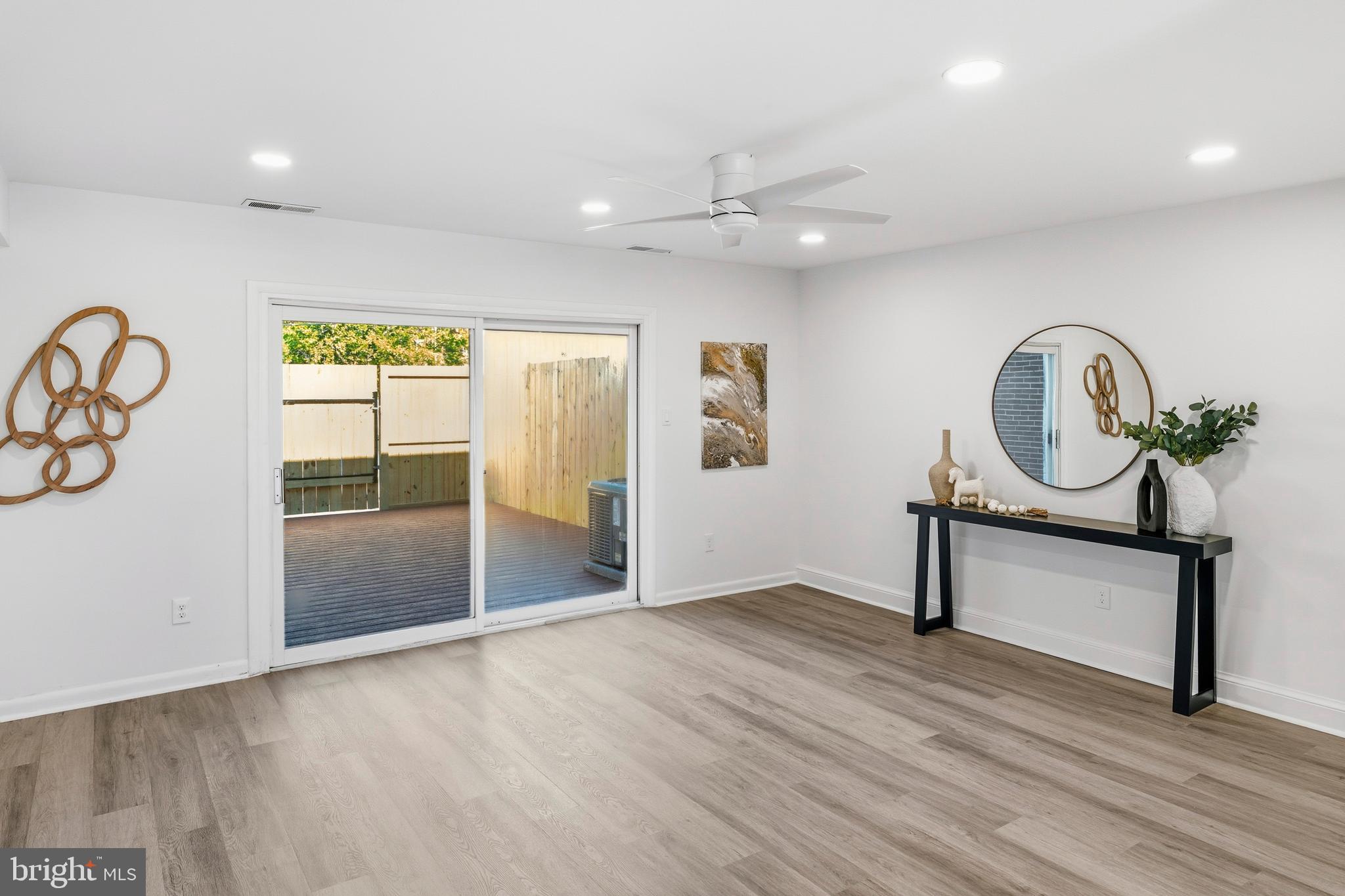 Real estate listing preview #16