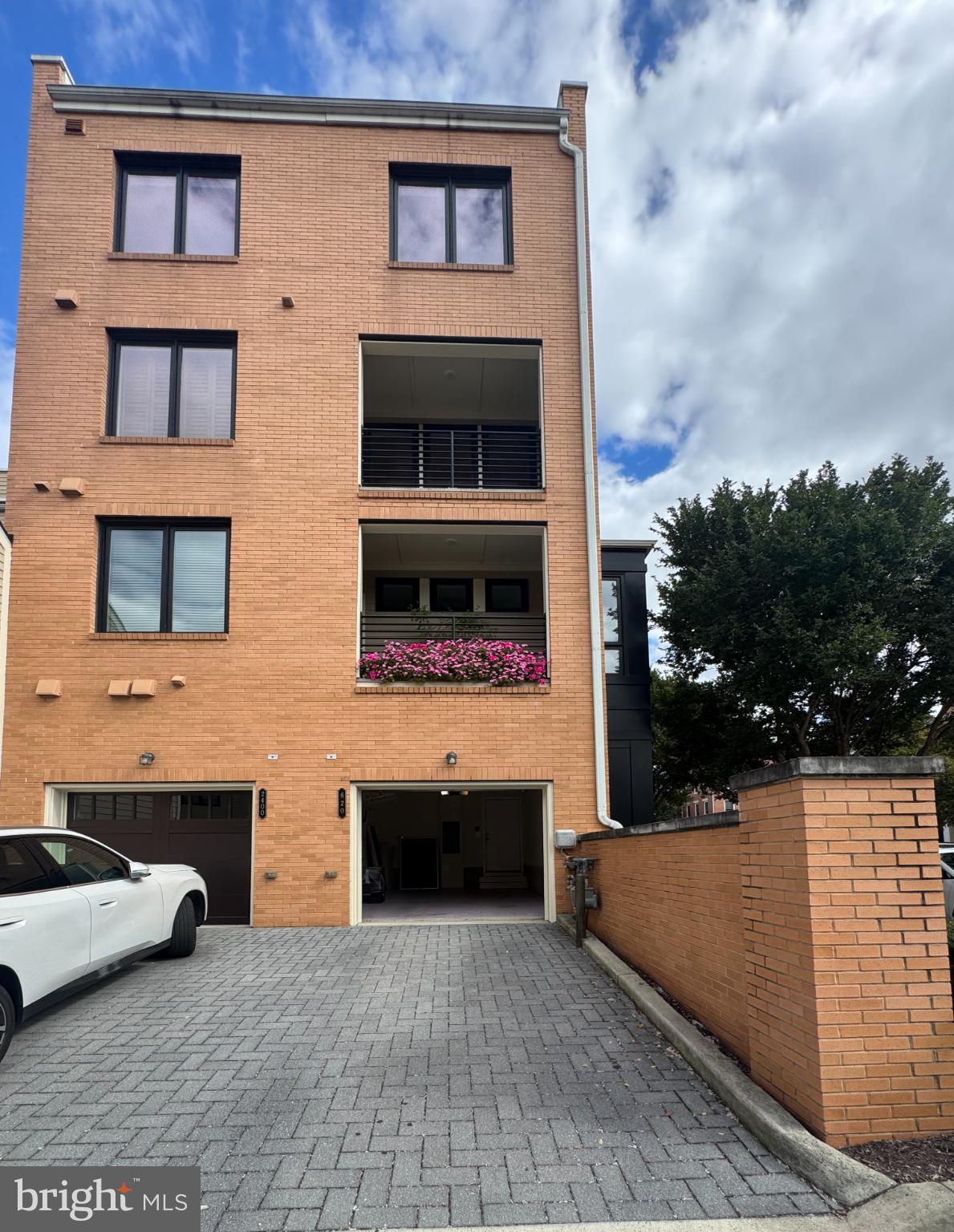 Real estate listing preview #2