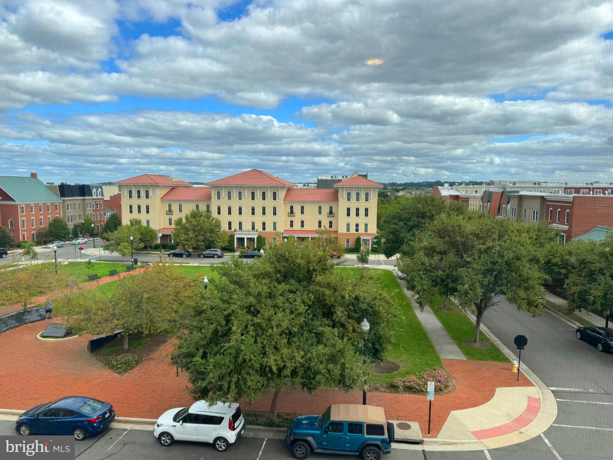 Real estate listing preview #12